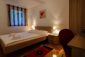 2 bedrooms, iron/ironing board, WiFi, bed sheets - Apartment Adria 1 on the island Krk (Malinska)