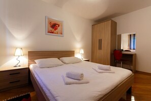 2 bedrooms, iron/ironing board, WiFi, bed sheets - Apartment Adria 1 on the island Krk (Malinska)