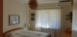 2 bedrooms, WiFi, bed sheets - Cozy apartment Olivari only 10 m from the beach (Malinska)