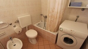 Bañera y toallas
