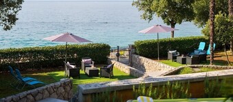 Apartment Škarpa 2 right by the sea