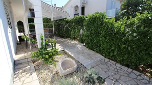 Outdoor dining - Apartment Adrijana in Malinska (Malinska)