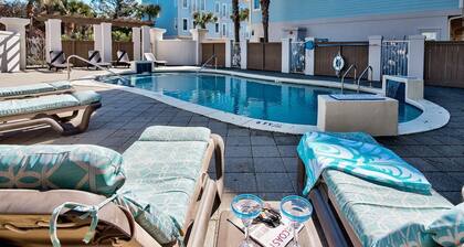 Heated Pool* ☀️ Next to Beach, Ocean View Rooftop, Beach Equip ☀️