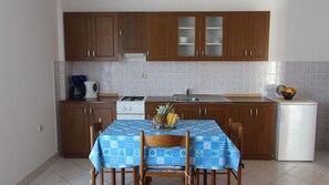 Kühlschrank, Herdplatte, Geschirrspüler