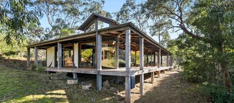 Dridan House - Stunning beach home featuring the best of ocean and bush