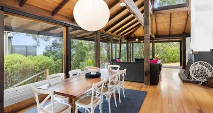 Dridan House - Stunning beach home featuring the best of ocean and bush