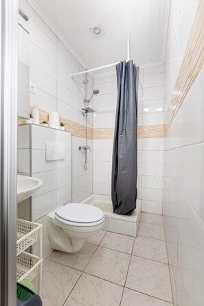 Shower, towels