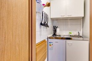 Fridge, coffee/tea maker, electric kettle, cookware/dishes/utensils