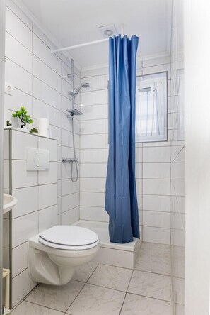 Shower, towels