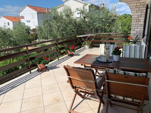 Outdoor dining - Apartment Prendivoj 1 on the island Krk (Malinska)