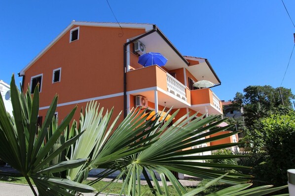 Exterior - Apartment Miko 2 in a quiet environment in Malinska (Milcetici)