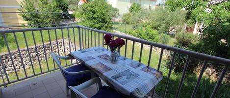 屋外ダイニングエリア