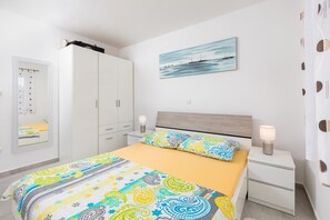 1 bedroom, iron/ironing board, WiFi, bed sheets