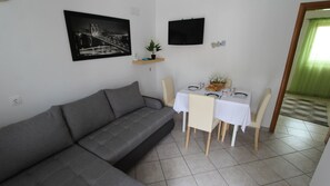 TV - Cozy apartment Kovačić 1 on the island of Krk (Malinska)