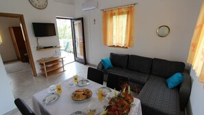 TV - Cozy apartment Kovačić 2 on the island of Krk (Malinska)