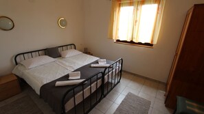 1 bedroom, WiFi, bed sheets