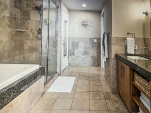 Bathtub, jetted tub, hair dryer, towels - Ocean Front, Amazing Balcony with Floor to Ceiling Windows. Sunsets & Sunrise. (Biloxi)