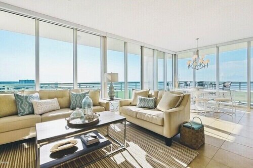Ocean Front, Amazing Balcony with Floor to Ceiling Windows. Sunsets & Sunrise.