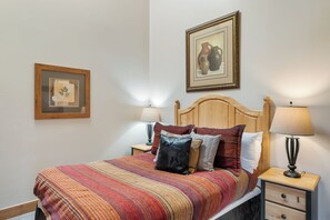1 bedroom, in-room safe, WiFi, bed sheets