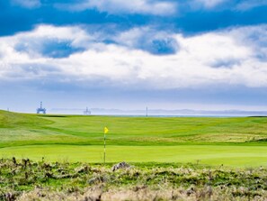 Golf - Beaufort House looking onto Golf Course - Pass the Keys (Earlsferry)