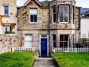 Exterior - Beaufort House looking onto Golf Course - Pass the Keys (Earlsferry)
