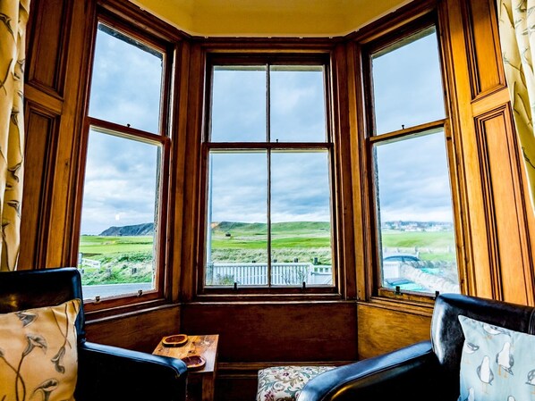 Interior - Beaufort House looking onto Golf Course - Pass the Keys (Earlsferry)
