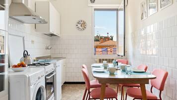Apartment, 2 Bedrooms | Private kitchen | Fridge, microwave, oven, stovetop