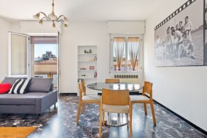 Appartement, 2 slaapkamers | Dineren in de kamer