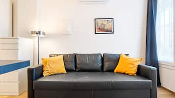 Apartamento, 1 habitación | Zona de estar | Una televisión de pantalla plana