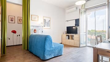 Appartamento, 1 camera da letto | Area soggiorno | TV a schermo piatto