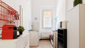 Apartment, 1 Bedroom | Private kitchen | Fridge, microwave, stovetop, cookware/dishes/utensils