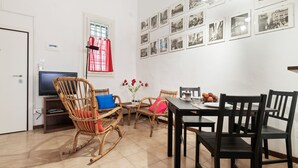 Apartment, 1 Bedroom | In-room dining