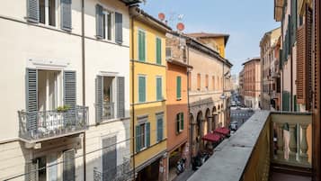 Appartement, 2 slaapkamers | Uitzicht vanaf balkon