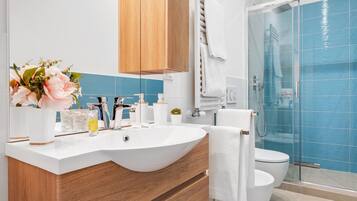 Leilighet, 1 soverom | Bad | Dusj, regndusjhode, hårføner og bidé