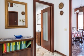 Apartment, 2 Bedrooms | Room amenity