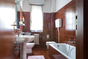 Apartment, 2 Schlafzimmer | Badezimmer