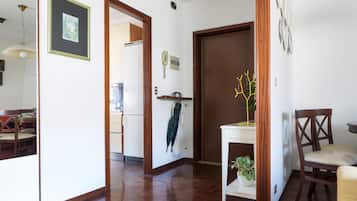 Apartment, 2 Bedrooms | Room amenity