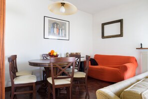 Apartment, 2 Bedrooms | Living area