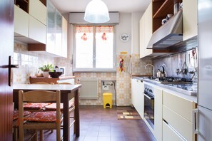 Apartment, 2 Bedrooms | Private kitchen