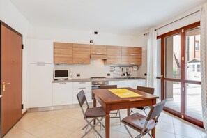 Apartment, 1 Schlafzimmer | Eigene Küche | Großer Kühlschrank, Mikrowelle, Ofen, Herdplatte