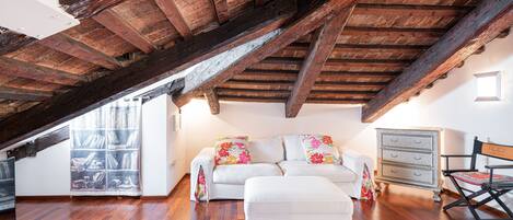 Apartment, 1 Schlafzimmer | Wohnbereich | Flachbildfernseher