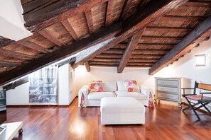 Appartamento, 1 camera da letto | Area soggiorno | TV a schermo piatto