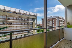 Căn hộ, 2 phòng ngủ | Ban công