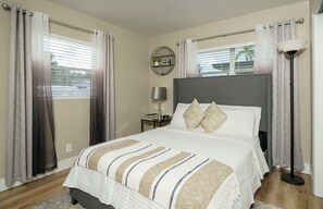 2 habitaciones, escritorio, tabla de planchar con plancha y wifi gratis 