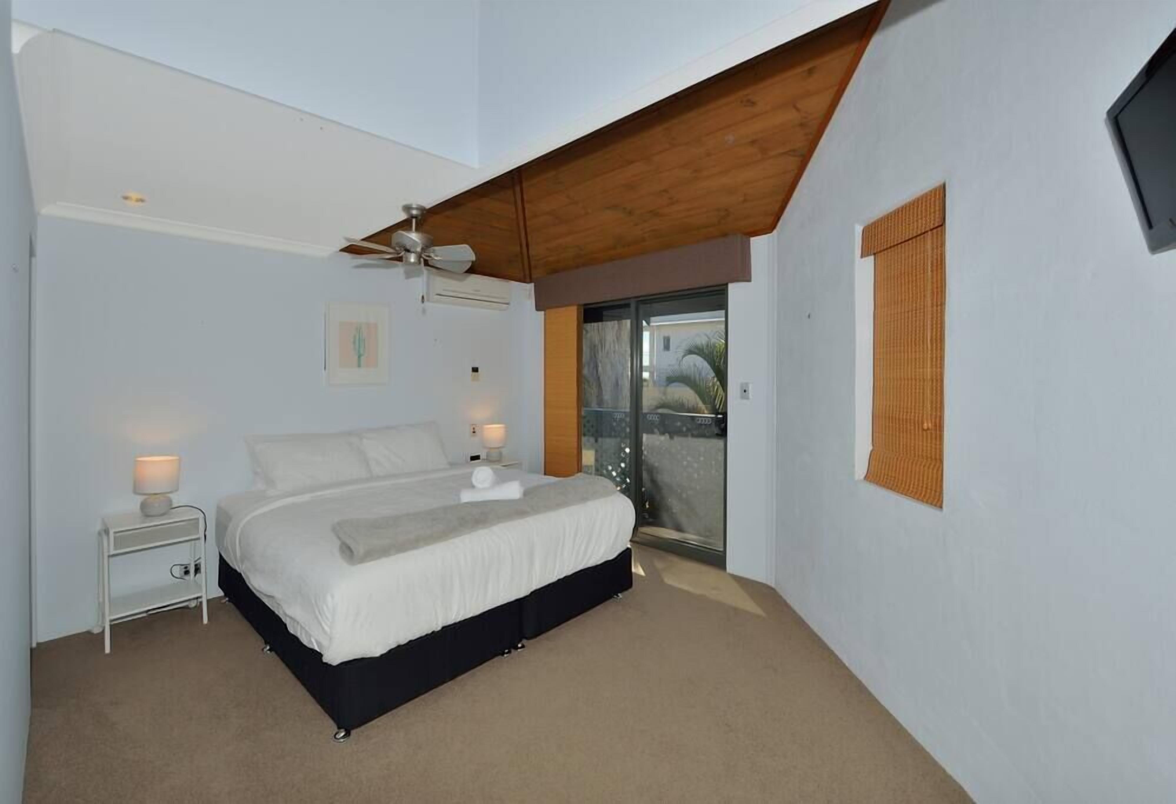 Endless Summer Beach House — image 14