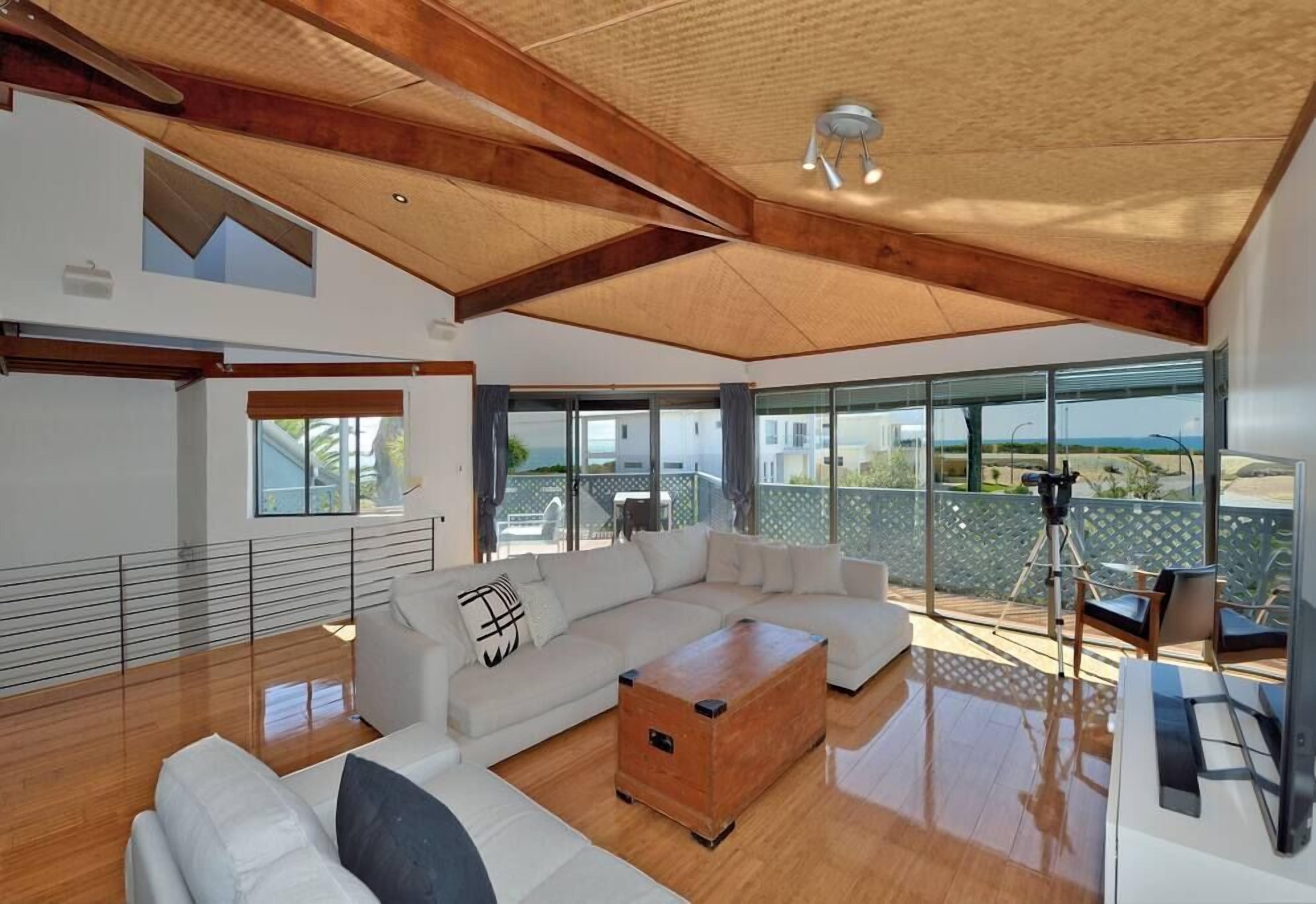 Endless Summer Beach House — image 11