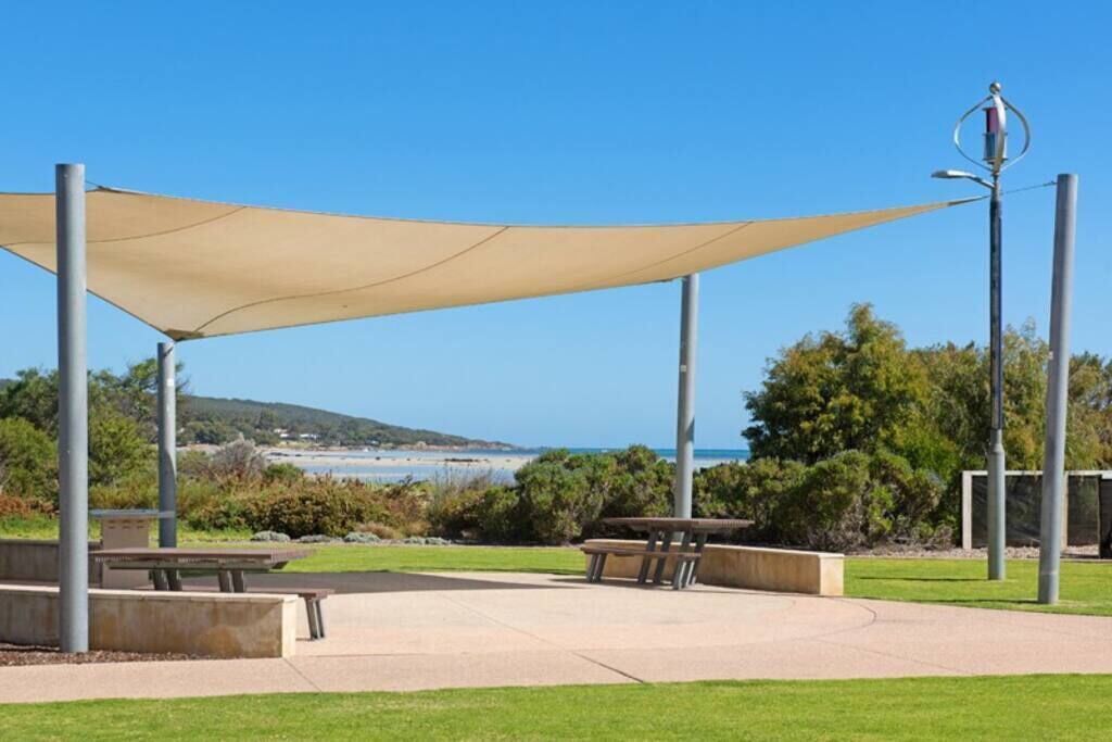 Sea Breeze Villa — image 3