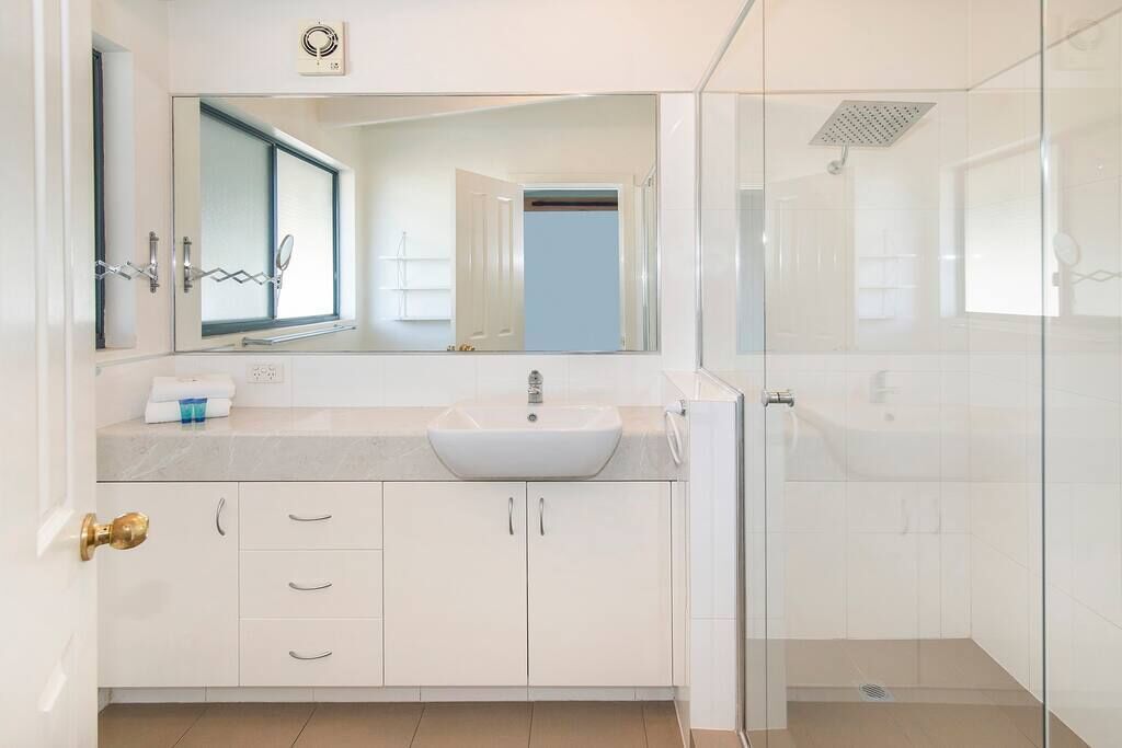 Sea Breeze Villa — image 13