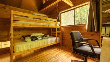 3 slaapkamers, een bureau, een strijkplank/strijkijzer, gratis wifi