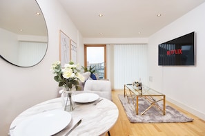 Luxury Apartment, Private Bathroom | Lounge